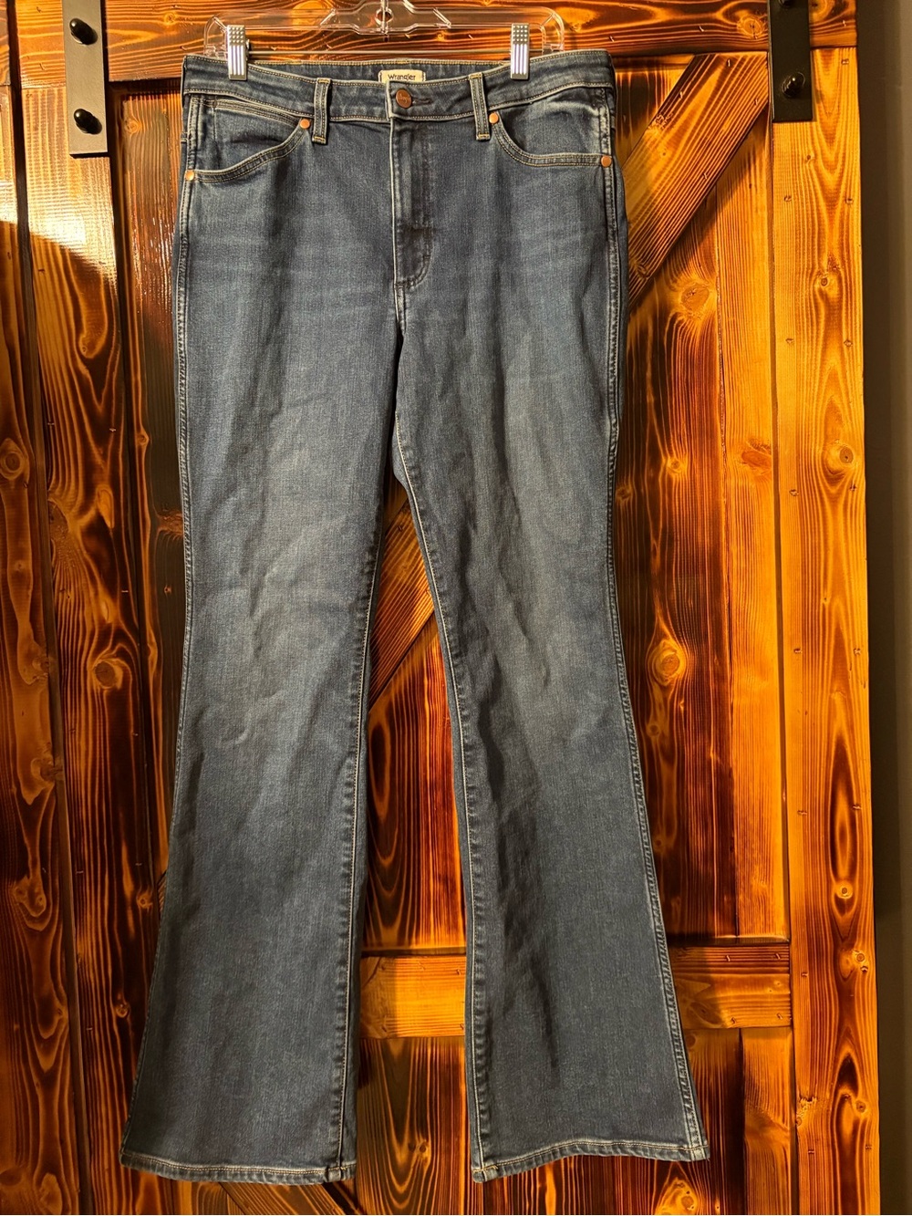 Women’s Wrangler west ward high rise boot cut jeans. Size 30X34